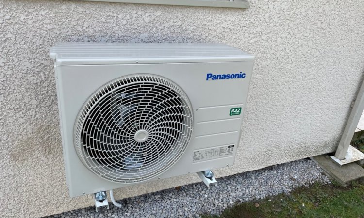 Installation d'une climatisation réversible Panasonic à Oyeu